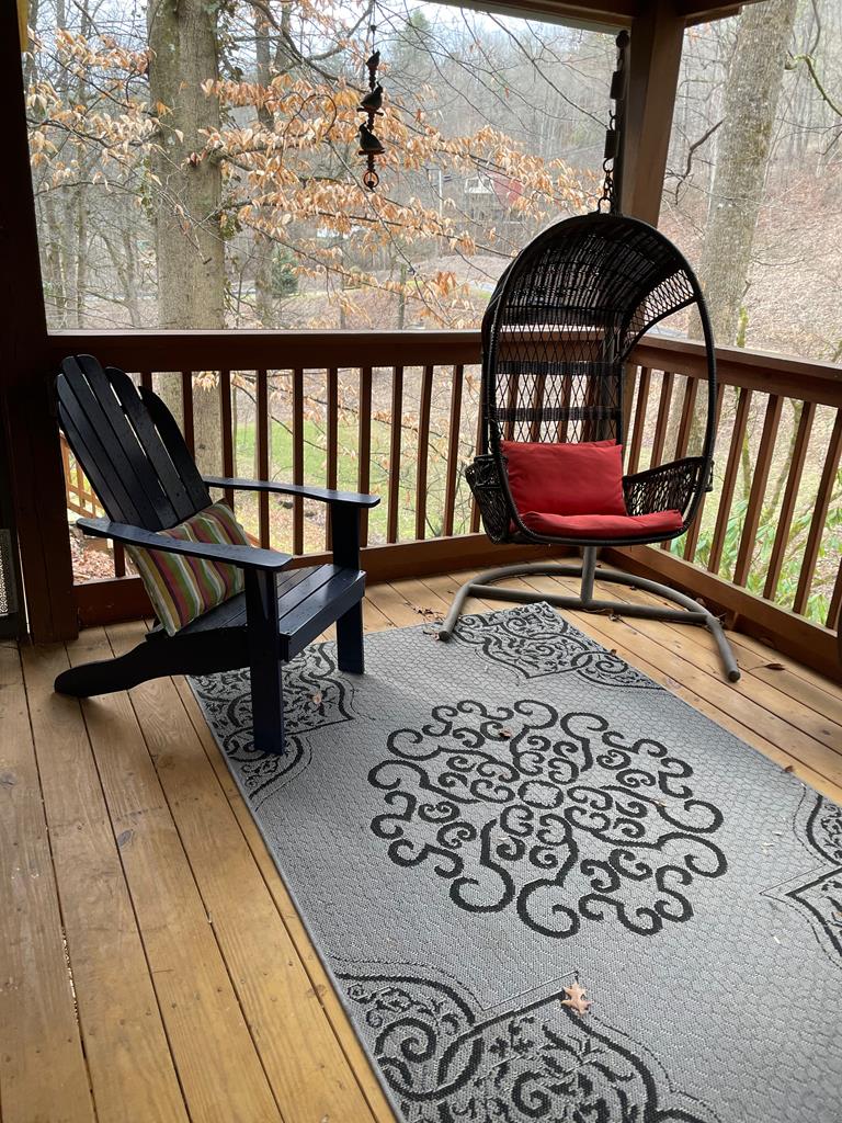 Screened in porch 